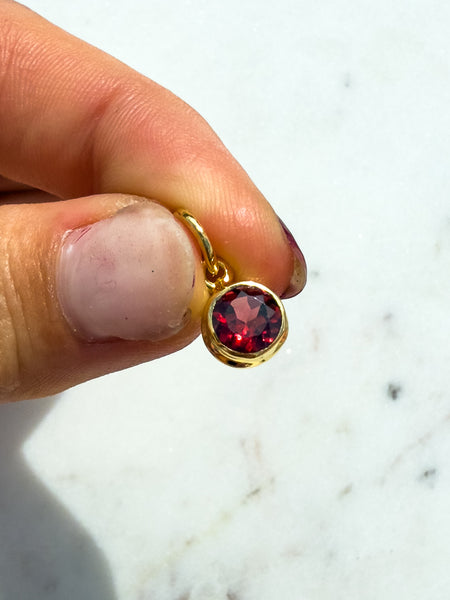 Red Garnet 6mm faceted stone Gold vermeil Pendant